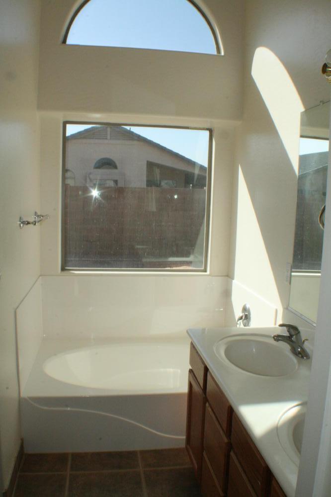44879 West Applegate Road Maricopa, AZ 85139 - Photo 4 of 8 Master bath