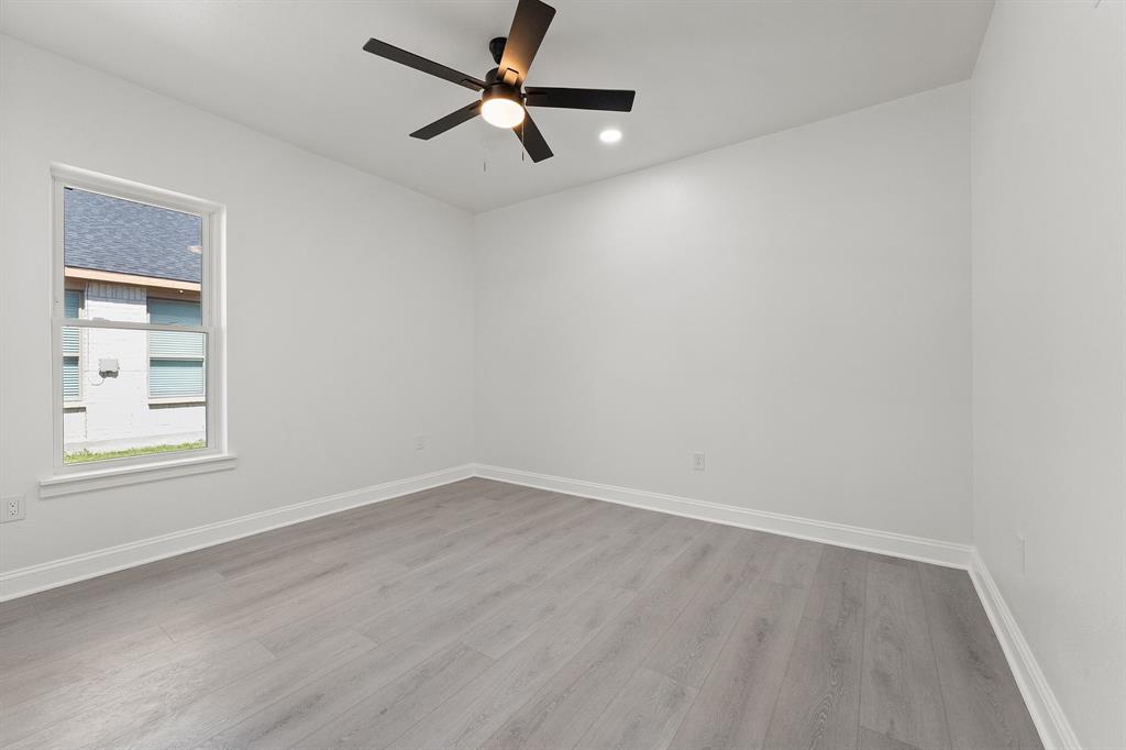 809 South Adelaide Street Terrell, TX 75160 - Photo 11 of 18 an empty room with a window and a fan