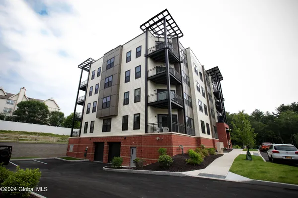 $1,960 | 308 Excelsior Avenue, Unit 201, Saratoga Springs, NY 12866
