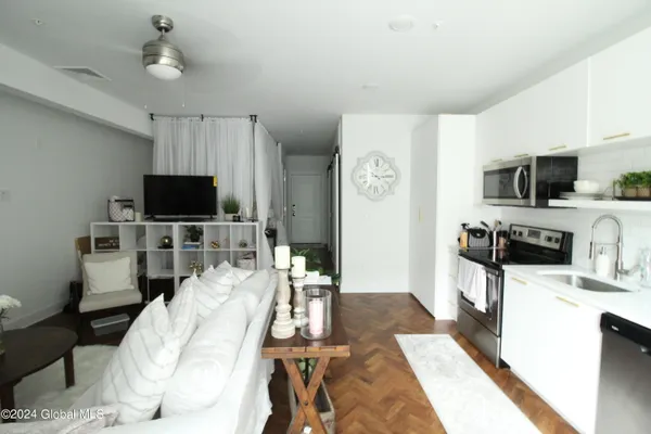 $1,960 | 308 Excelsior Avenue, Unit 201, Saratoga Springs, NY 12866