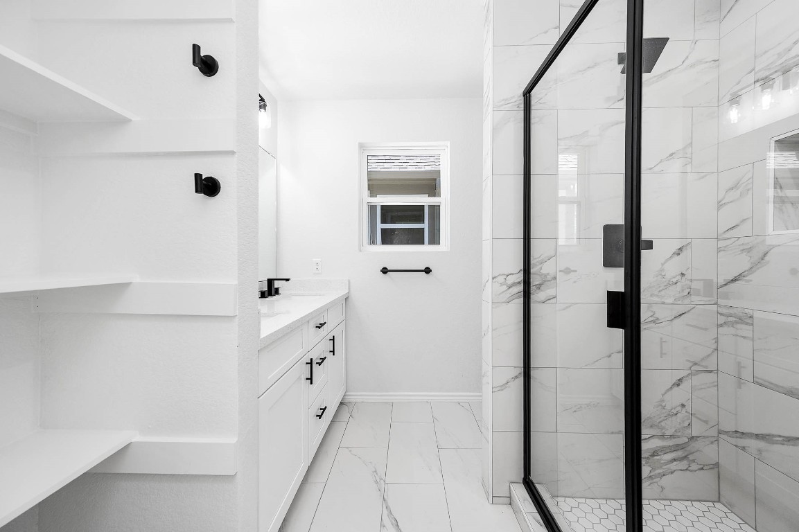 2018 Hampton Street, Unit A B Houston, TX 77088 - Photo 19 of 31 Primary Bath