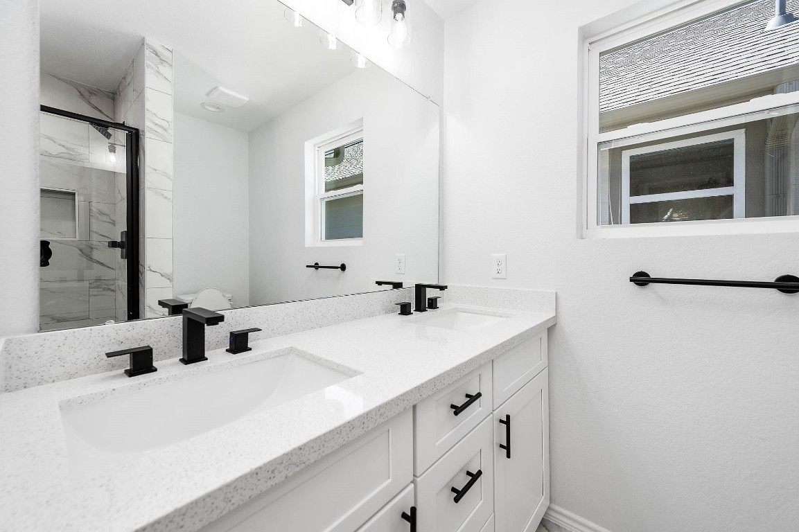 2018 Hampton Street, Unit A B Houston, TX 77088 - Photo 20 of 31 Double vanity in Primary Bath