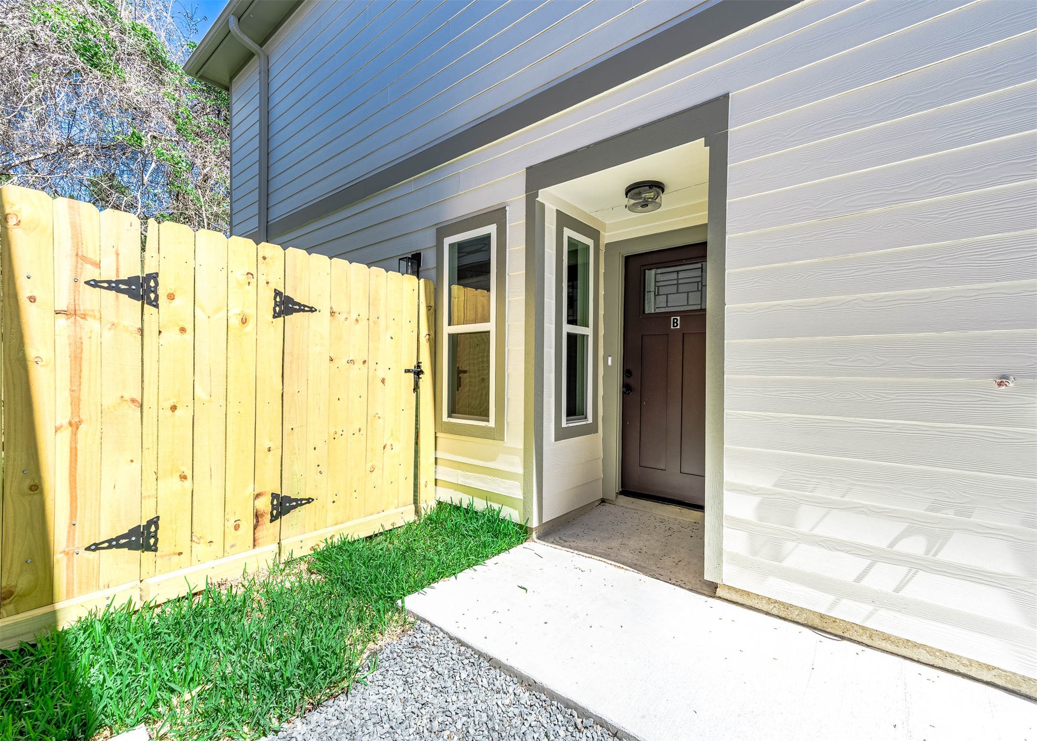 2018 Hampton Street, Unit A B Houston, TX 77088 - Photo 30 of 31 Unit B's matching covered entry — independent address, independent access.