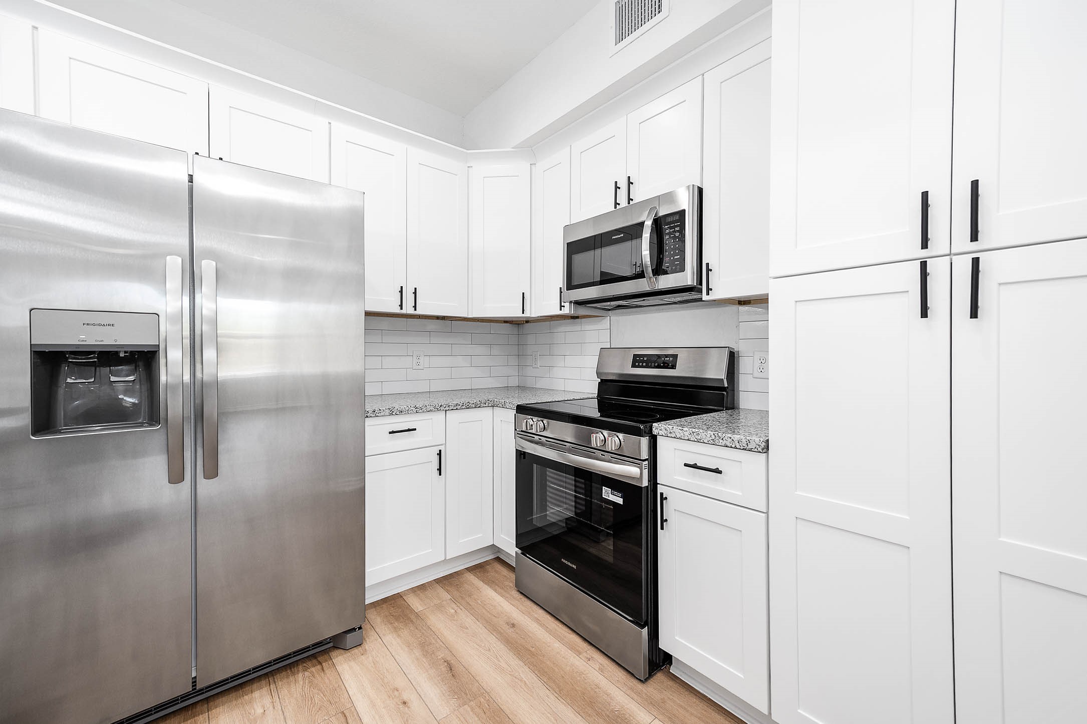 2018 Hampton Street, Unit A B Houston, TX 77088 - Photo 9 of 31 Full stainless steel appliance suite included