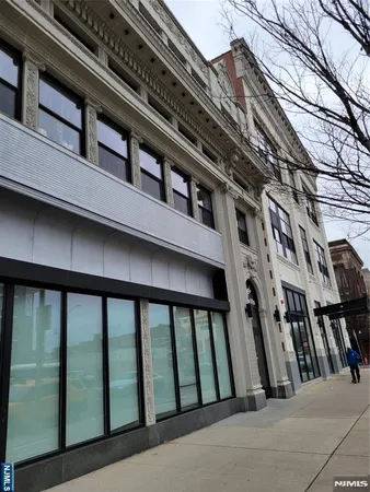 $1,759 | 1004 Broad Street, Unit 309, Newark, NJ 07102