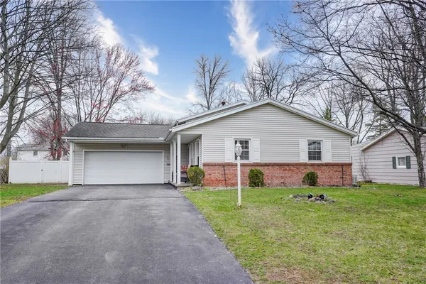 $224,900 | 46 Alderwood Lane, Greece, NY 14615