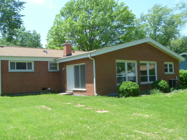 1513 North Ridge Avenue Arlington Heights, IL 60004 - Photo 14 of 14 a front view of a house with garden