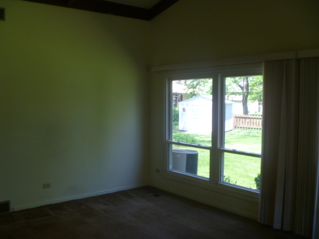 1513 North Ridge Avenue Arlington Heights, IL 60004 - Photo 7 of 14 a view of an empty room with a window