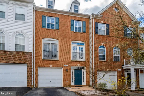 $3,595 | 6927 Rolling Creek Way, Alexandria, VA 22315