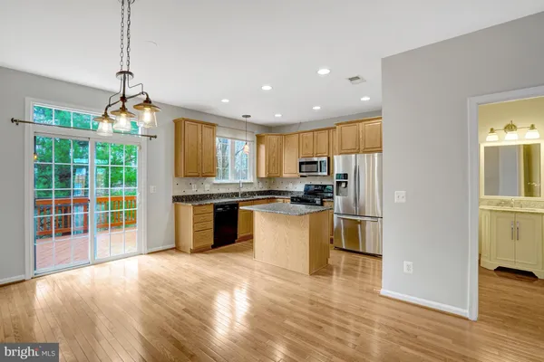 $3,595 | 6927 Rolling Creek Way, Alexandria, VA 22315