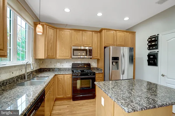 $3,595 | 6927 Rolling Creek Way, Alexandria, VA 22315