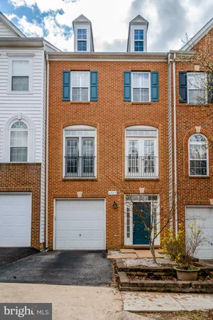 $3,595 | 6927 Rolling Creek Way, Alexandria, VA 22315