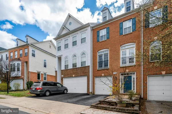 $3,595 | 6927 Rolling Creek Way, Alexandria, VA 22315