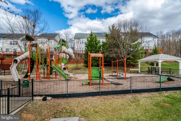 $3,595 | 6927 Rolling Creek Way, Alexandria, VA 22315