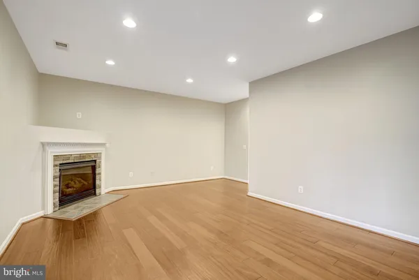 $3,595 | 6927 Rolling Creek Way, Alexandria, VA 22315