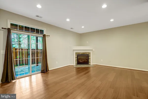 $3,595 | 6927 Rolling Creek Way, Alexandria, VA 22315