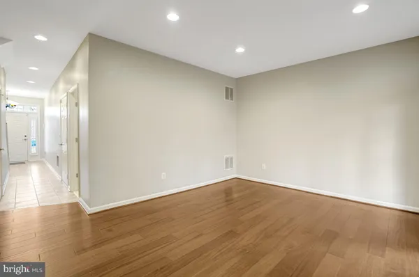 $3,595 | 6927 Rolling Creek Way, Alexandria, VA 22315