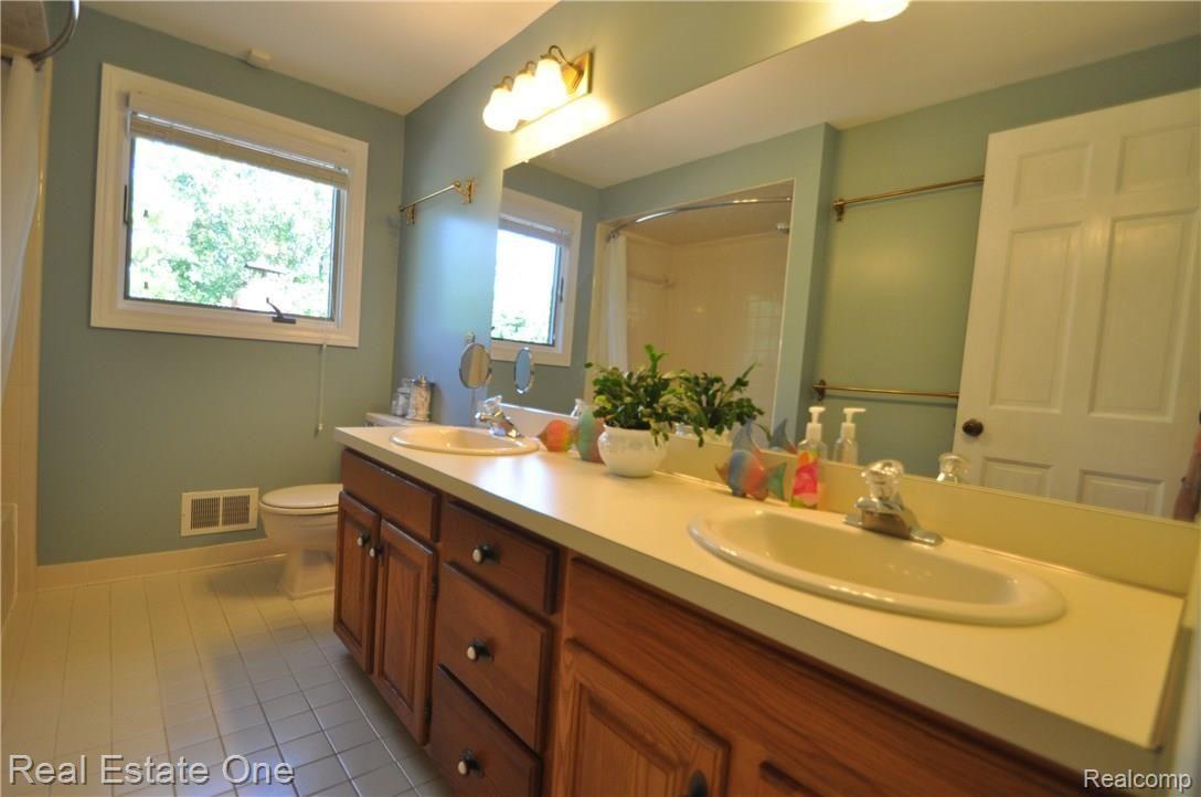 1815 Jason Circle Rochester, MI 48306 - Photo 25 of 39 28.JPG