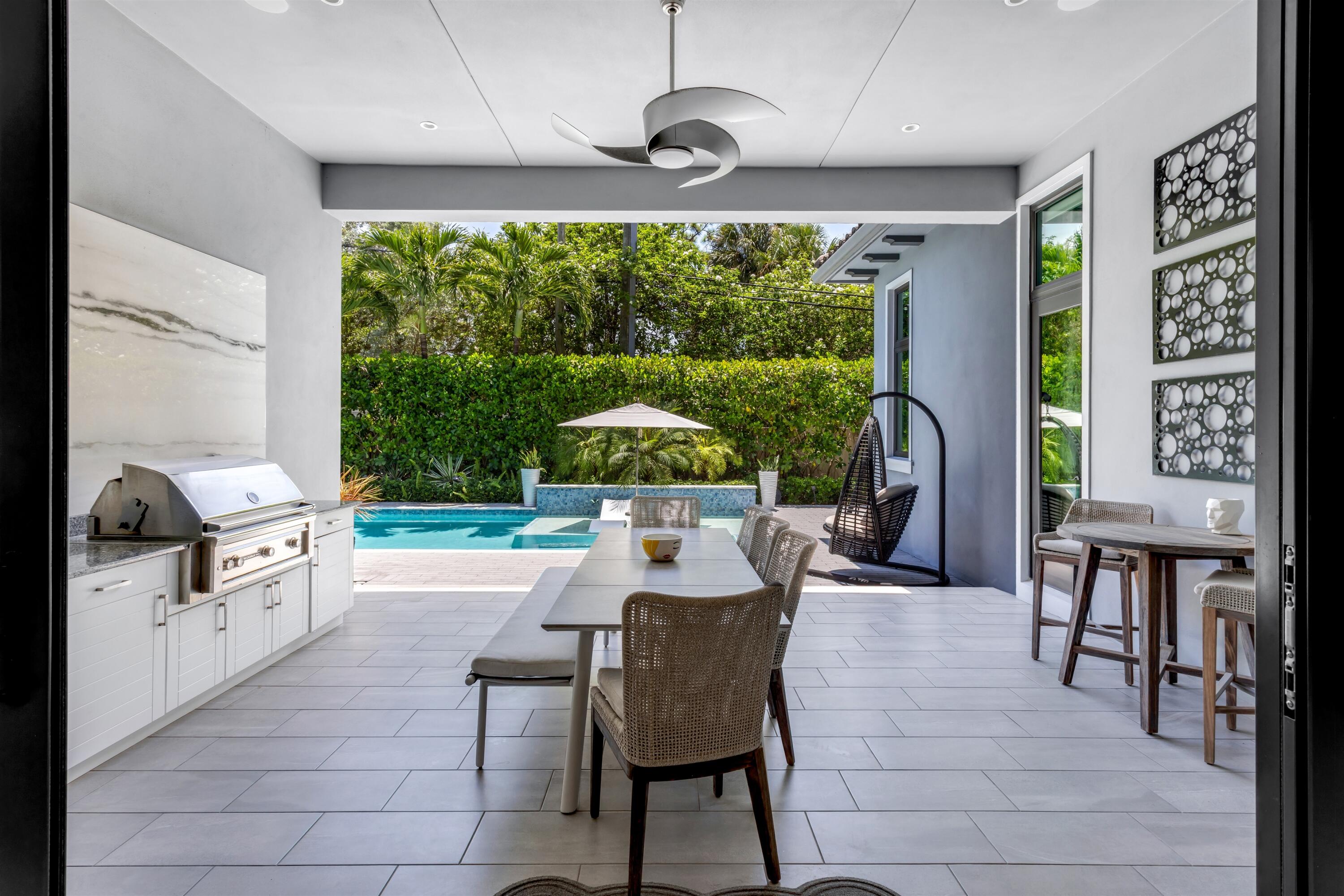 904 Northwest 2nd Street Boca Raton, FL 33486 - Photo 32 of 41 SUMMER_KITCHEN_STRAIGHT