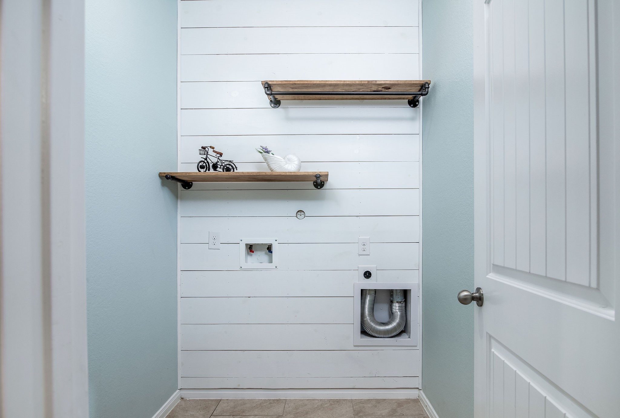14014 Sand Ridge Crossing Conroe, TX 77384 - Photo 24 of 24 utility room