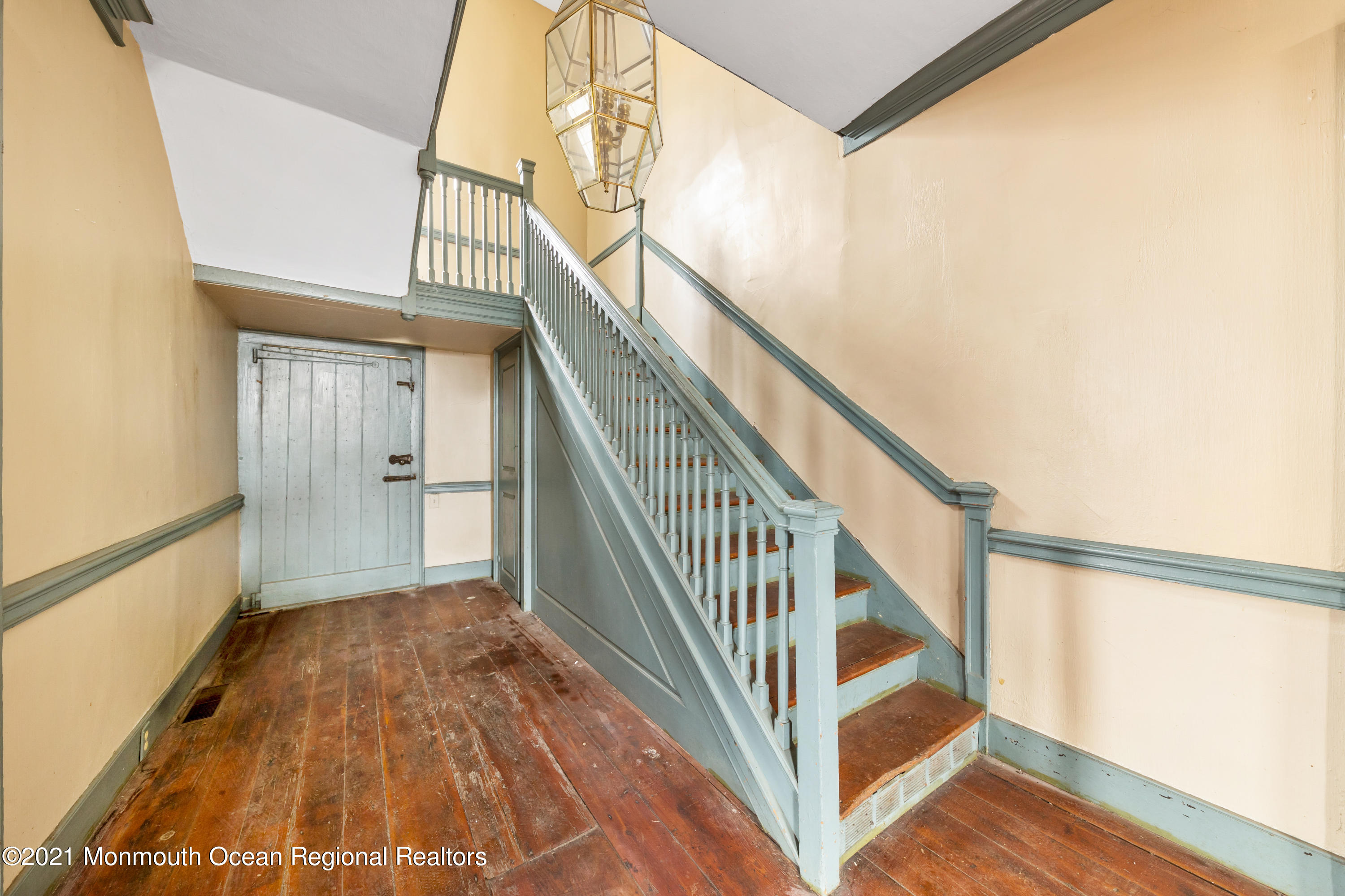 501 Province Line Road Allentown, NJ 08501 - Photo 2 of 24 a view of entryway
