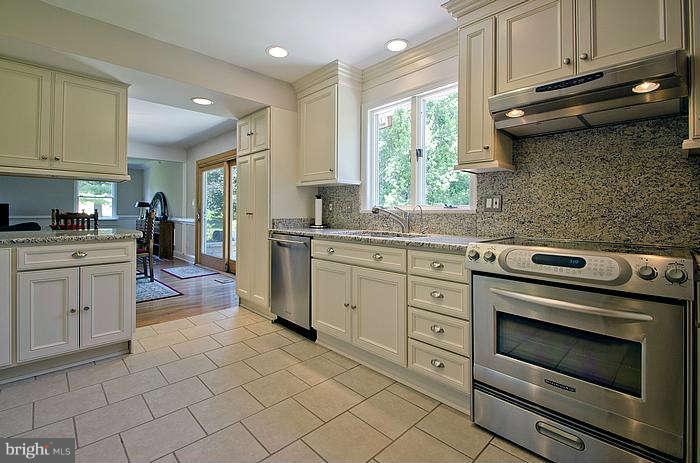 13227 Fork Road Baldwin, MD 21013 - Photo 3 of 30 Kitchen