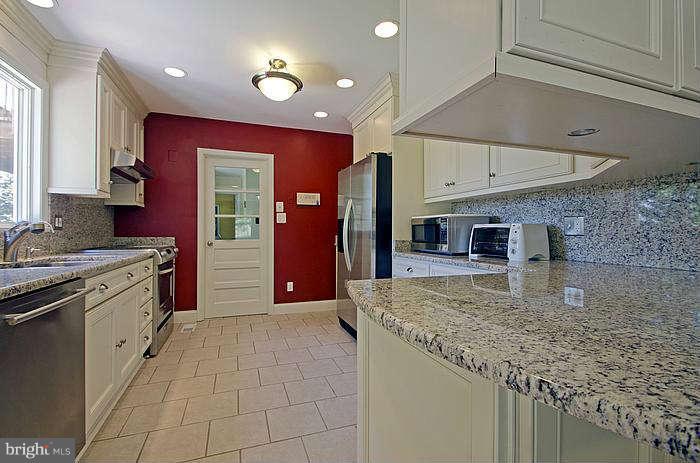 13227 Fork Road Baldwin, MD 21013 - Photo 6 of 30 Kitchen