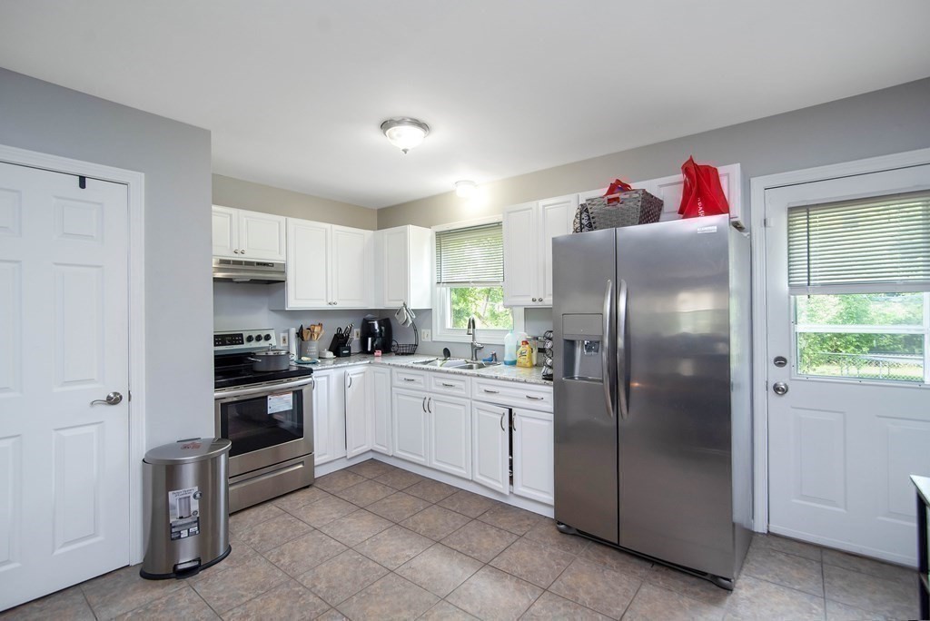 135-137 Almira Road Springfield, MA 01119 - Photo 5 of 40