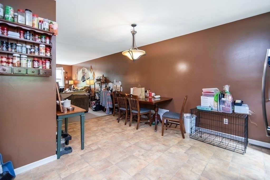 135-137 Almira Road Springfield, MA 01119 - Photo 7 of 40