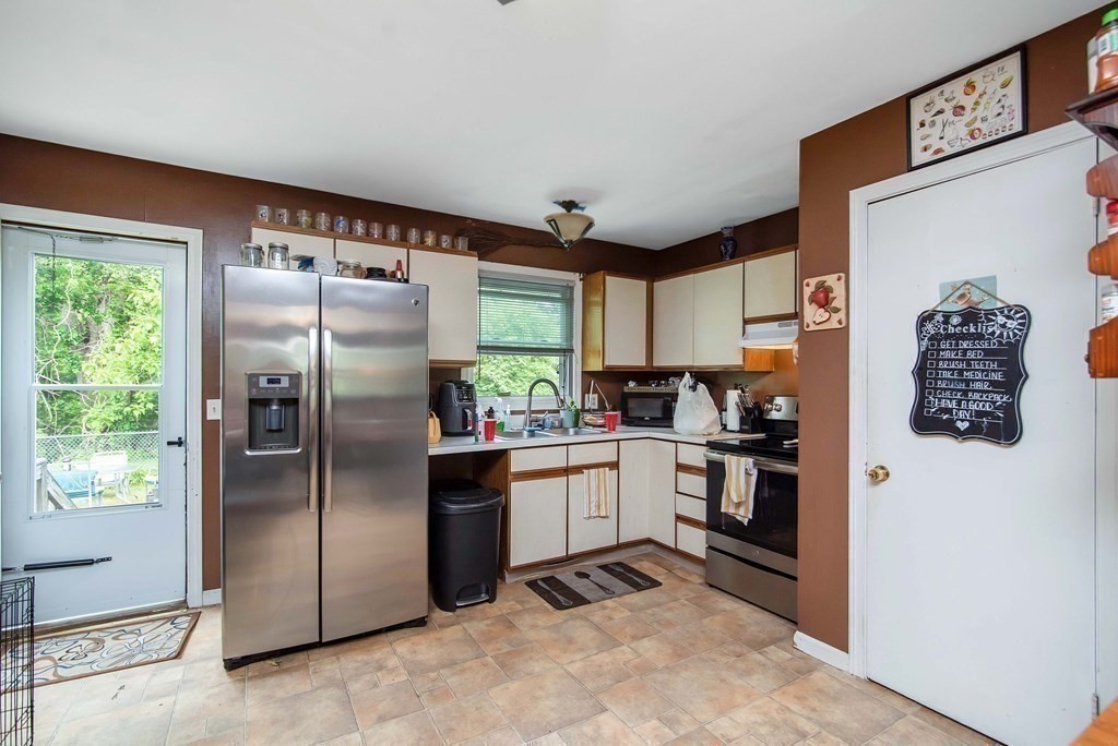135-137 Almira Road Springfield, MA 01119 - Photo 8 of 40