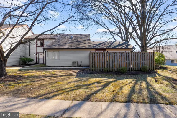 a view of backyard with pathway