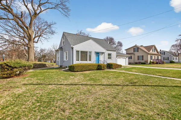 $189,900 | 2318 Lancaster Boulevard, Jackson, MI 49202