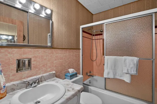 $189,900 | 2318 Lancaster Boulevard, Jackson, MI 49202