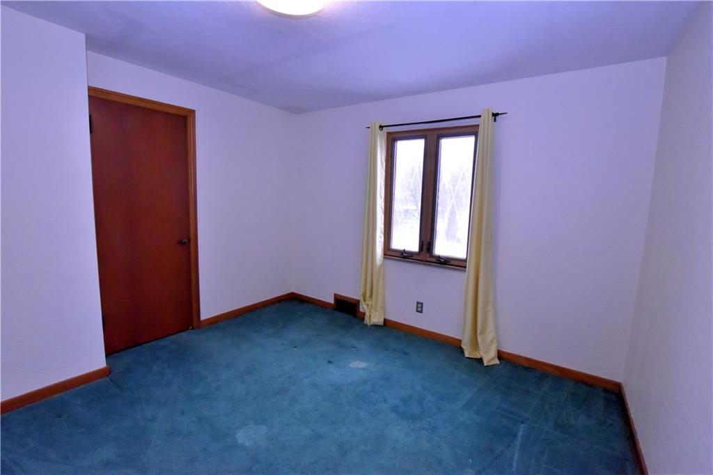 250 Cochran Road Mt. Lebanon, PA 15228 - Photo 11 of 20 First floor bedroom
