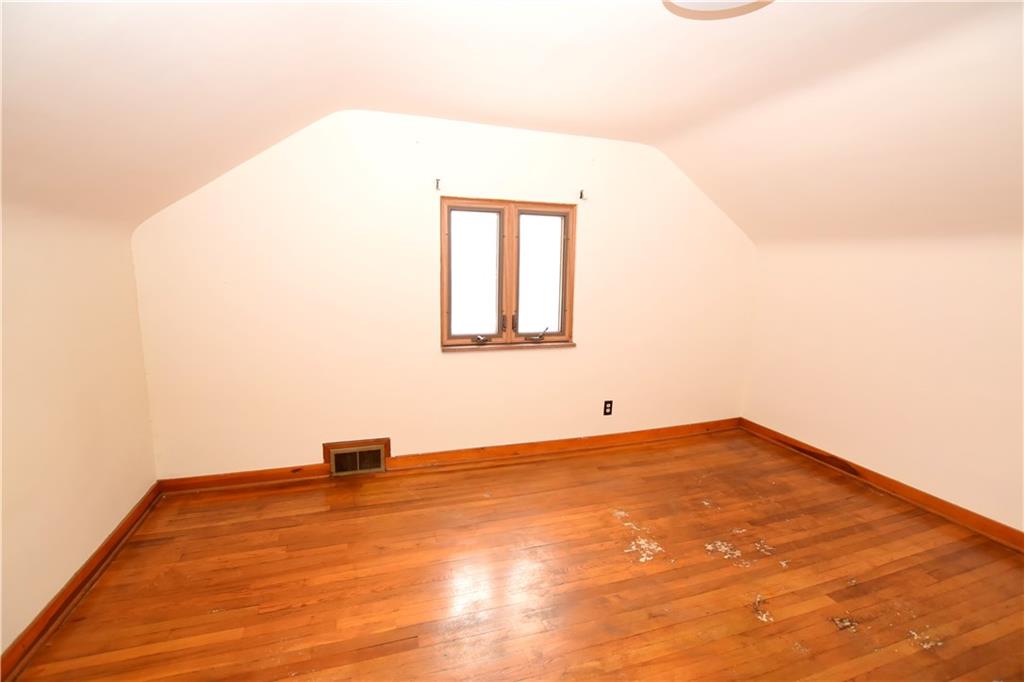 250 Cochran Road Mt. Lebanon, PA 15228 - Photo 13 of 20 2nd floor bedroom