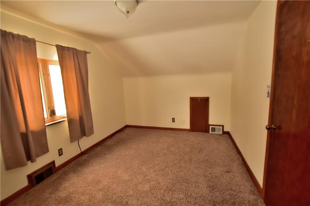 250 Cochran Road Mt. Lebanon, PA 15228 - Photo 14 of 20 2nd floor bedroom