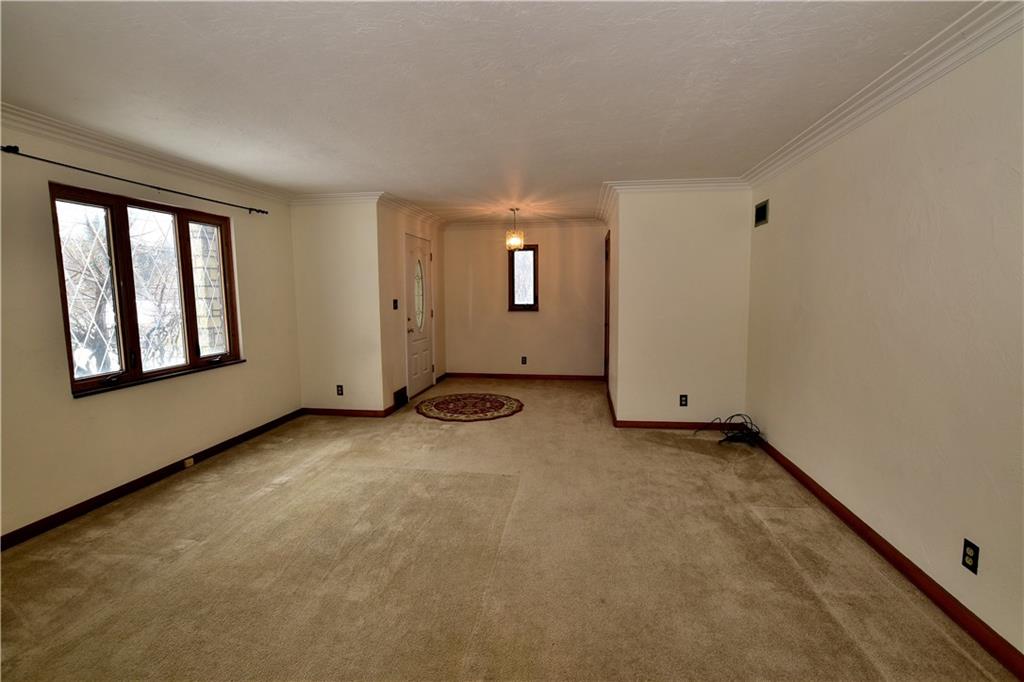 250 Cochran Road Mt. Lebanon, PA 15228 - Photo 3 of 20 Spacious living room