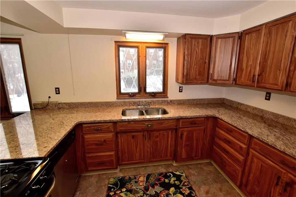 250 Cochran Road Mt. Lebanon, PA 15228 - Photo 5 of 20 Gallery Image 5