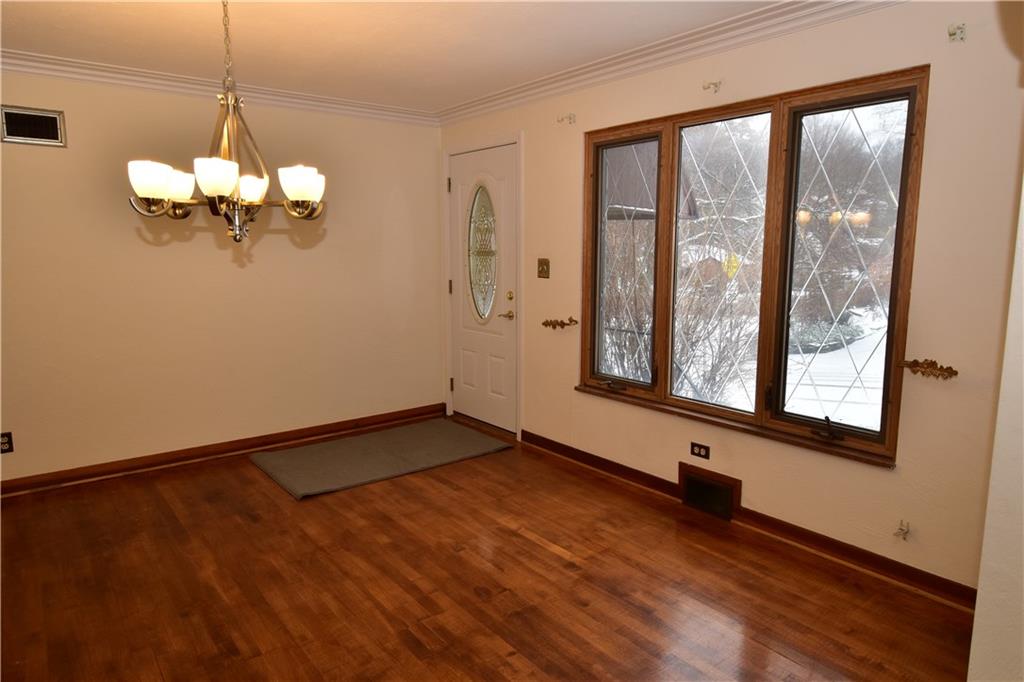 250 Cochran Road Mt. Lebanon, PA 15228 - Photo 7 of 20 Dining room