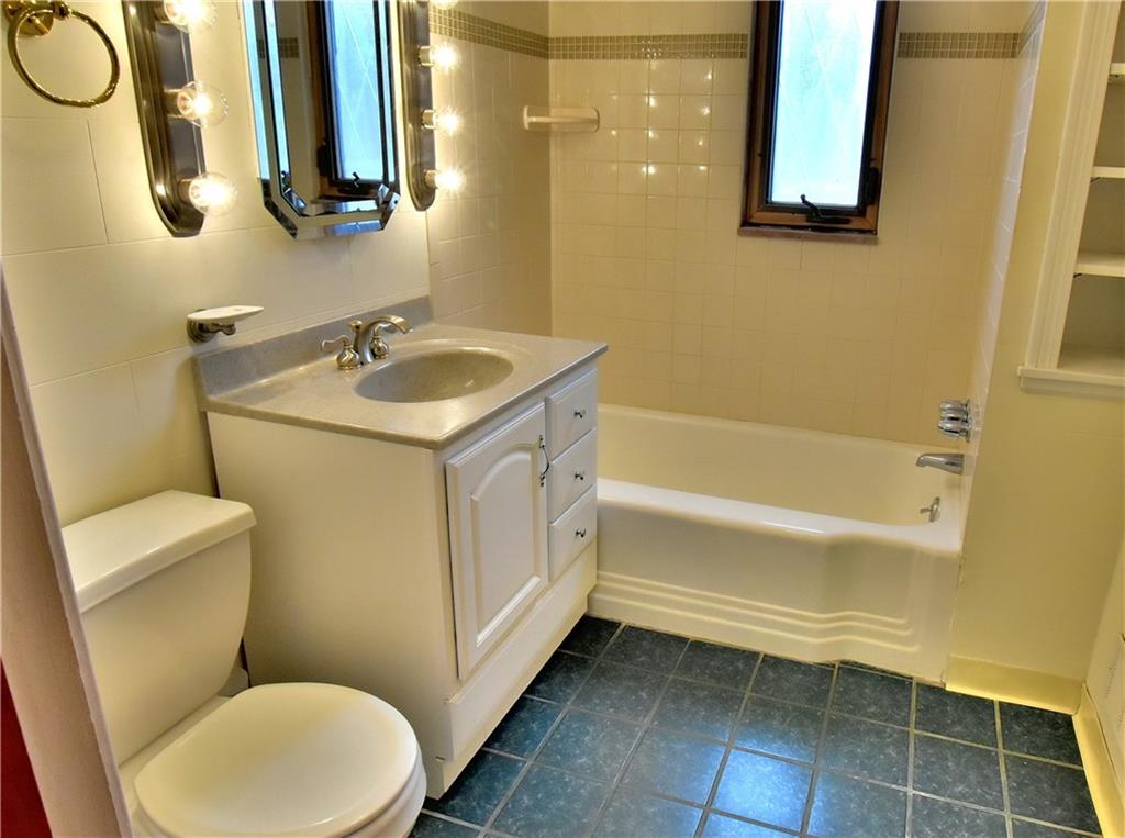 250 Cochran Road Mt. Lebanon, PA 15228 - Photo 9 of 20 First floor bathroom