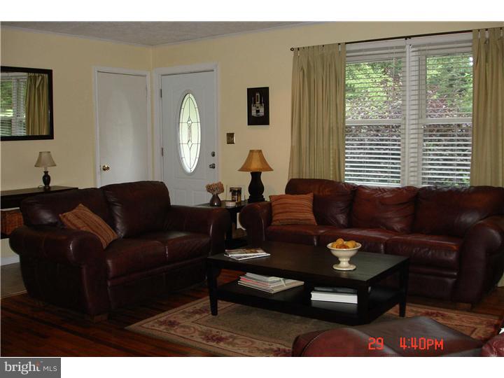 40 Laubert Road Conshohocken, PA 19428 - Photo 6 of 12 Living Room