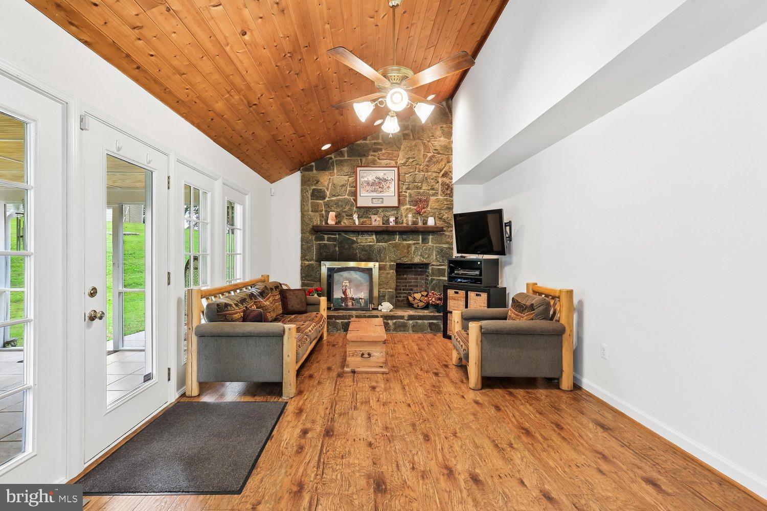17034 Barn Ridge Drive Silver Spring, MD 20906 - Photo 14 of 34 Family Room