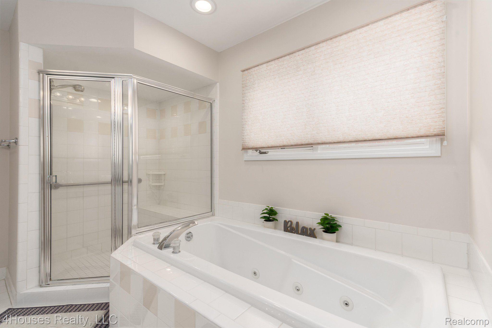 30658 Maplewood Circle Farmington, MI 48331 - Photo 36 of 50 Primary Bathroom - Bathtub and Separate Shower