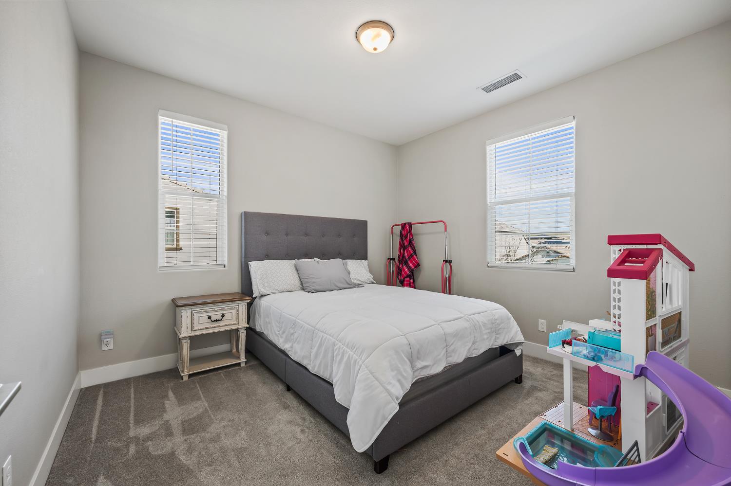 4342 Oak Knoll Road Madera, CA 93636 - Photo 19 of 27 Third bedroom