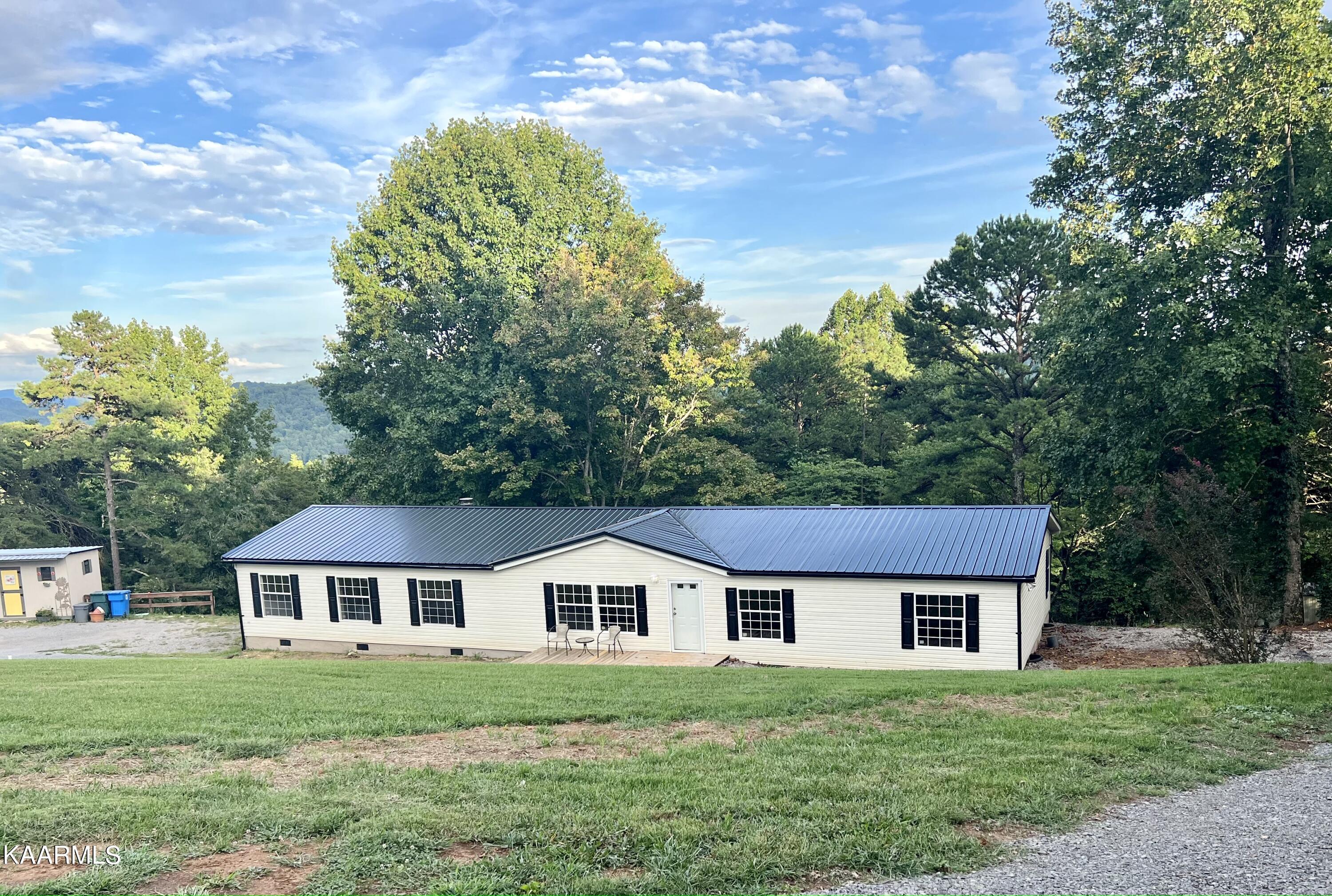 737 Fox Hunter Road Maynardville, TN 37807 - Photo 2 of 33 IMG_6746 2