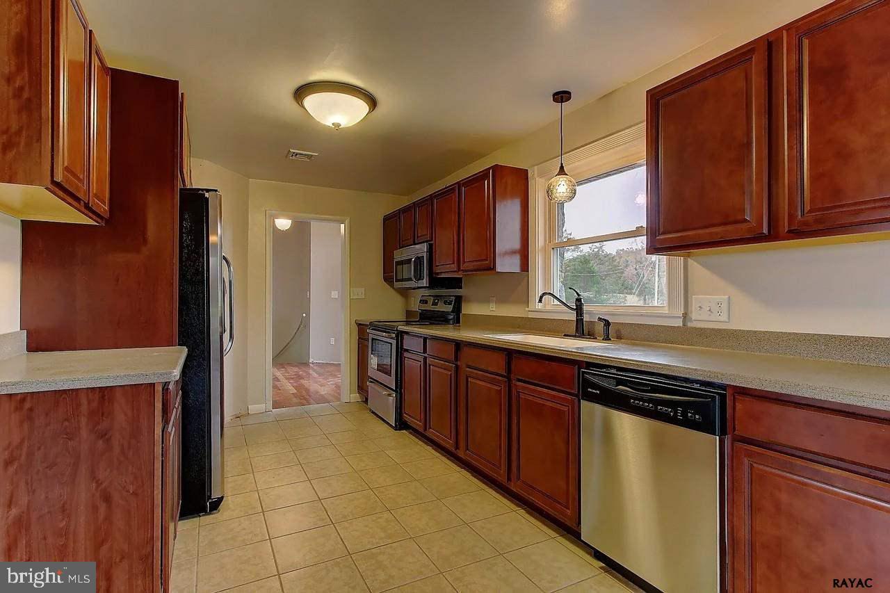 2380 Blackberry Road Dover, PA 17315 - Photo 5 of 23 Gallery Image 5