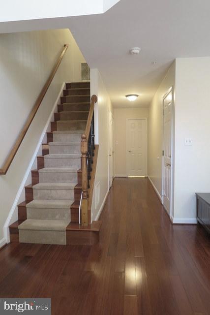 118 Ridgepoint Place Gaithersburg, MD 20878 - Photo 6 of 35 Foyer to Garage