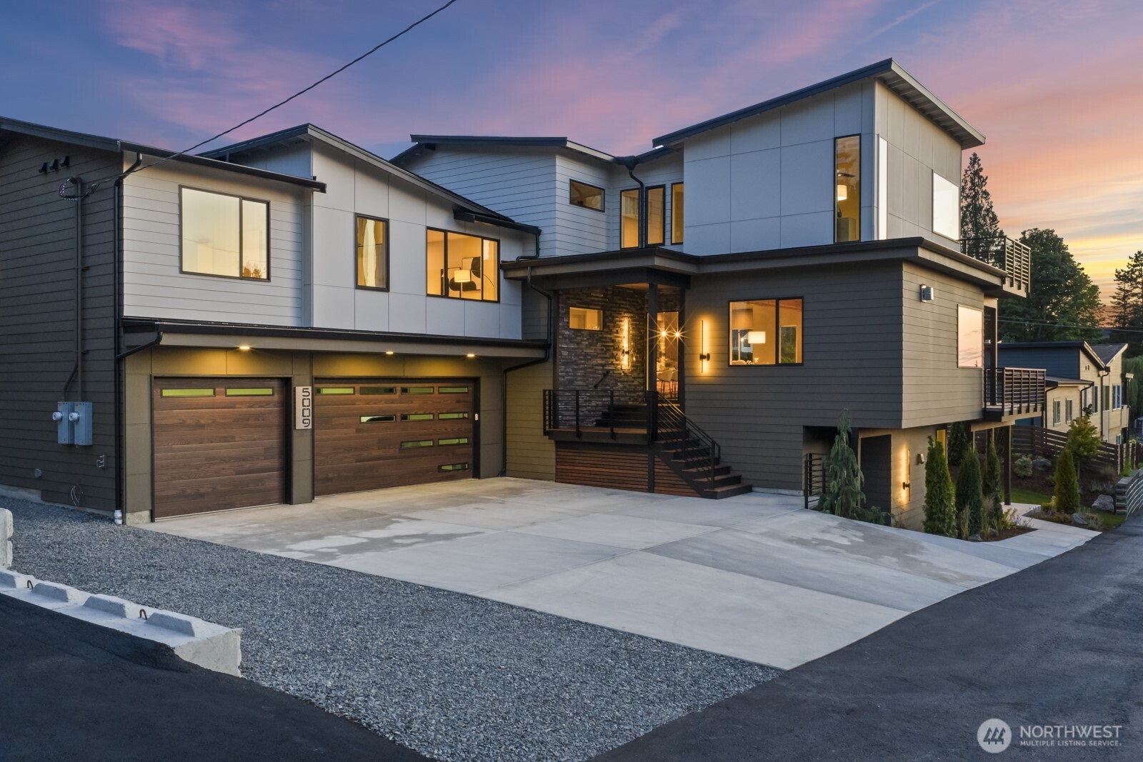5009 Ocean Avenue Everett, WA 98203 - Photo 2 of 40 a front view of a house with a yard and garage