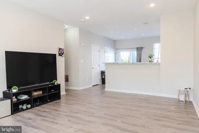 $2,750 | 42806 Smallwood Terrace, Chantilly, VA 20152