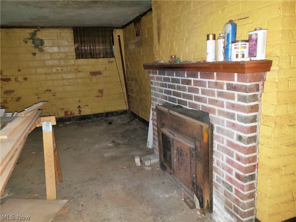 17909 Maplecliff Road Cleveland, OH 44119 - Photo 15 of 21 Decorative fireplace